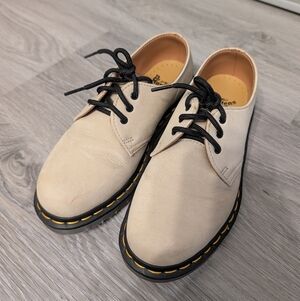 Dr.Martens Cream Leather Shoes